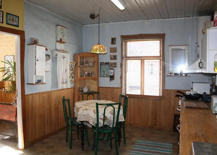 Kooli Kopli Homes * Mustjala